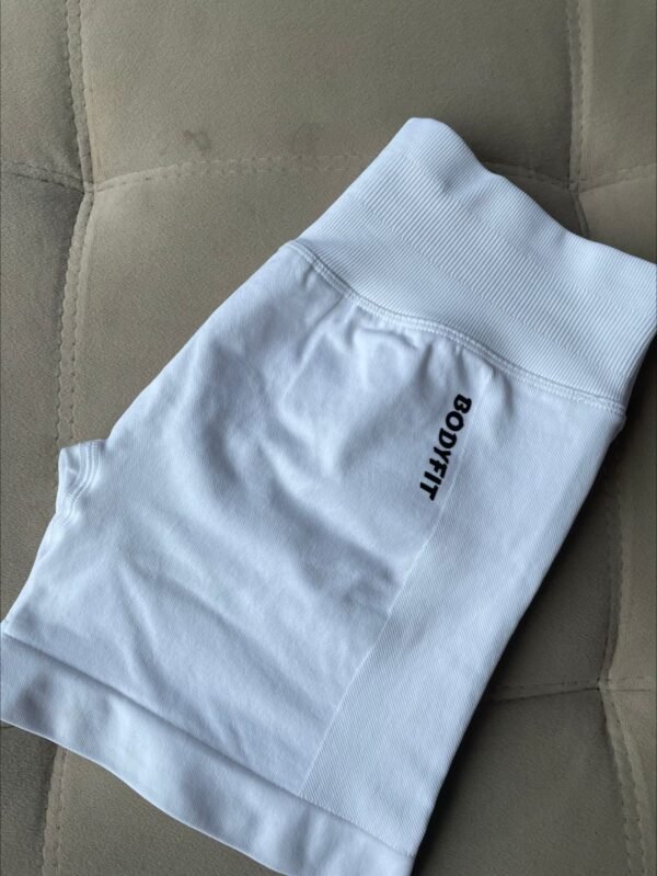 Short White - Image 4
