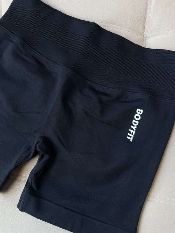 Short Afira - Image 3